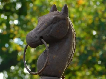 Paardenpaal gietijzer – paardenkop met ring – 107 cm