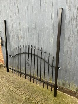 Paal voor hekwerk, sierhekwerk, tuinhekwerk, zie beschrijving