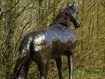 Cheval 'Duante' - fait main en Afrique - noir avec or