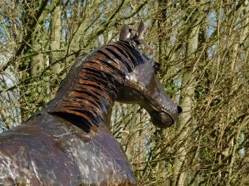 Cheval 'Duante' - fait main en Afrique - noir avec or
