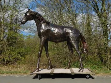 Cheval 'Duante' - fait main en Afrique - noir avec or