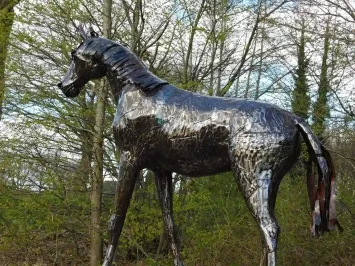 Cheval 'Duante' - fait main en Afrique - noir avec or