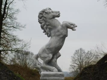 Cheval - sur socle - statue animalière en pierre - 150 cm - classique