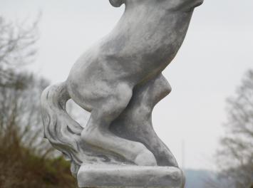 Pferd - auf Sockel - Steintierstatue - 150 cm - klassisch