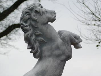 Cheval - sur socle - statue animalière en pierre - 150 cm - classique