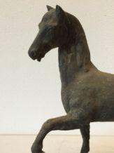 Prachtige sculptuur van een paard, zwaar gietijzeren beeld!!