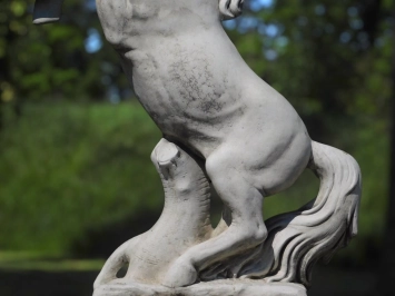 Steigerend paard - stenen dierenbeeld - 130 cm - klassiek