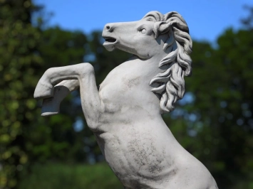 Cheval cabré - statue animal en pierre - 130 cm - classique