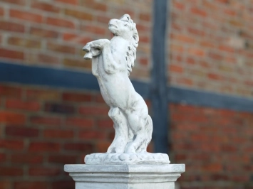 Cheval sur socle - statue animalière en pierre - 140 cm - classique