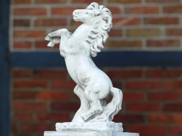 Paard op sokkel - stenen dierenbeeld - 140 cm - klassiek