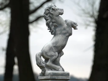 Pferd - auf Sockel - Steintierstatue - 150 cm - klassisch