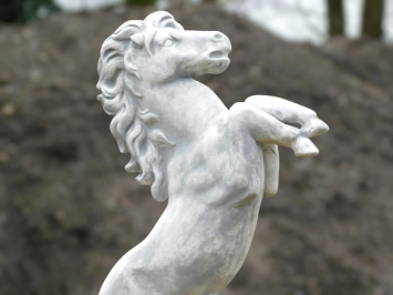 Cheval sur socle - statue animalière en pierre - 150 cm - classique