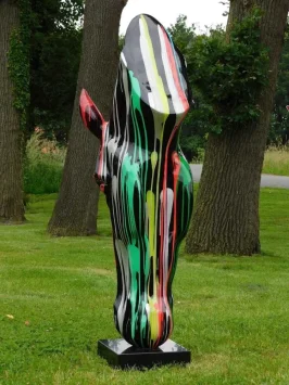 XL-Pferdekopf-Kunstskulptur auf Sockel – 152 cm – Polystone