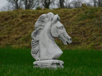 Tuinbeeld: hoofd van paard - gemaakt van steen - decoratie