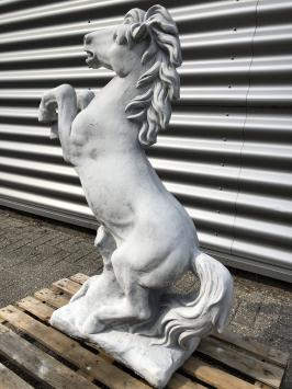 Steigerend Paard XL - Massief Gegoten Steen