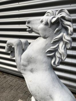 Steigerend Paard XL - Massief Gegoten Steen