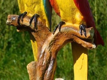 Beeld papegaaien op boomstronk, polystone, in kleur