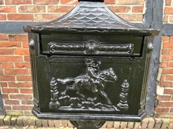 Boîte aux lettres sur pied, noire, boîte aux lettres en fonte, lourde