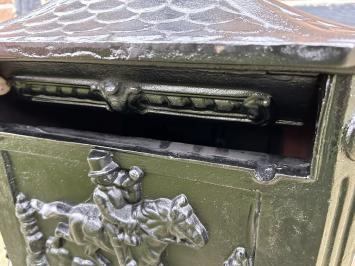Boîte aux lettres sur pied, noire, boîte aux lettres en fonte, lourde