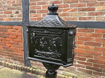 Boîte aux lettres sur pied, noire, boîte aux lettres en fonte, lourde