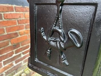 Boîte aux lettres sur pied, noire, boîte aux lettres en fonte, lourde