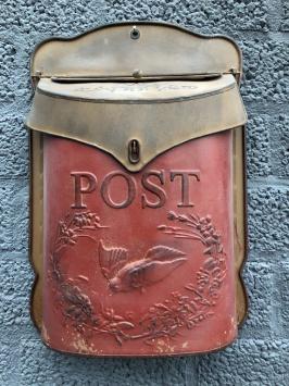 Vintage brievenbus, zink, robuust rood