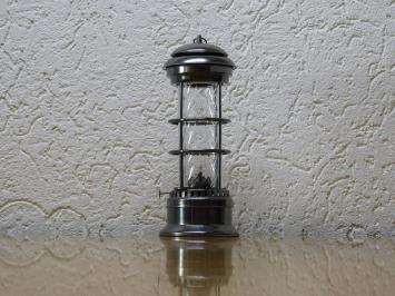 Antike Lampe, rustikales Bügeleisen mit Glas, Stimmungsbeleuchtung