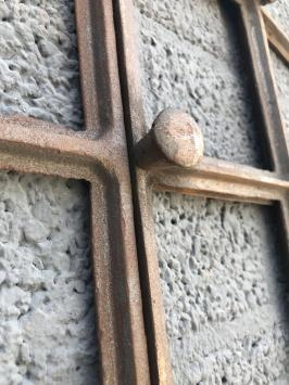 IJzeren antieke stalraam - 57 x 42 cm - raam voor tuinmuur