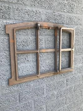 IJzeren antieke stalraam - 57 x 42 cm - raam voor tuinmuur
