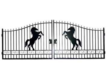 Smeedijzeren poort – 433 cm breed – met steigerend paard