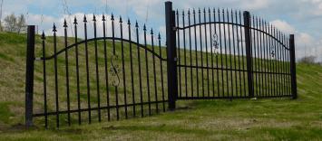 Gartentor komplett, schwarzes Metall, Tor mit Schloss und Tür