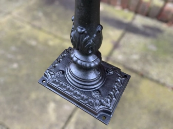 Boîte aux lettres sur pied, noire, boîte aux lettres en fonte, lourde