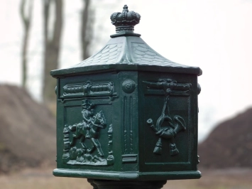 Boîte aux lettres verticale en fonte - 120 cm - boîte aux lettres verte