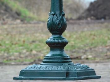 Standbriefkasten aus Gusseisen – 120 cm – grüner Briefkasten