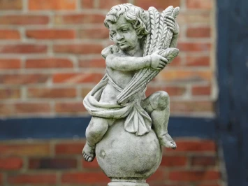 Vintage-Engel auf Sockel – 155 cm – Gartenfiguren aus Stein