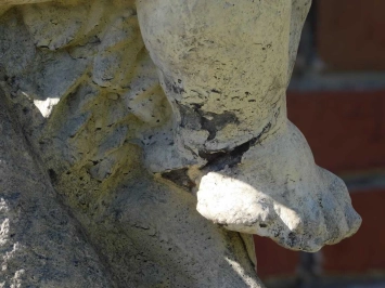 Ensemble classique de 2 putti sur piédestal - 130 cm - pierre vintage