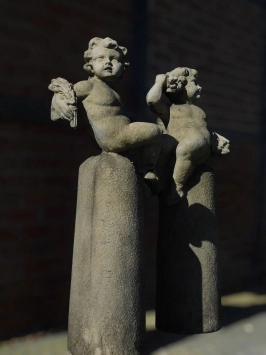 Klassisches Satz aus 2 Putten auf Sockel – 130 cm – Vintage Stein