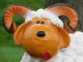 Ram - polystone - 45 cm - wit/bruin - speels beeld
