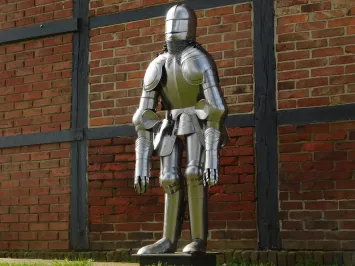 Ridderharnas op Standaard – Metaal – 190 cm – Middeleeuws