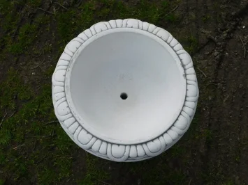 Pot de fleurs rond sur socle – 83 cm – pierre – design classique