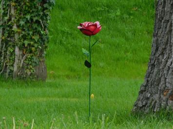 Diese Rose ist ein Kunstwerk, ganz aus Metall gefertigt