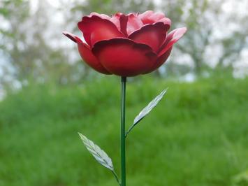 Een kunstwerkje, deze roos volledig uit metaal.