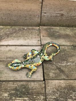 Een prachtige salamander in mozaiek stijl, vrolijk beeldje