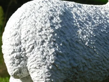 Statue mouton en polyrésine – décoration animale – 55 cm