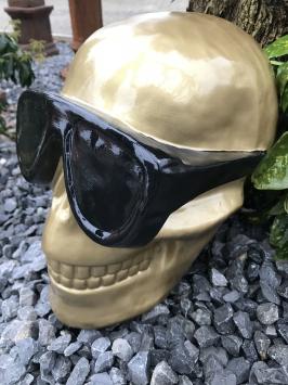 Schöne und besondere Skulptur eines Schädels mit Brille, Polystone