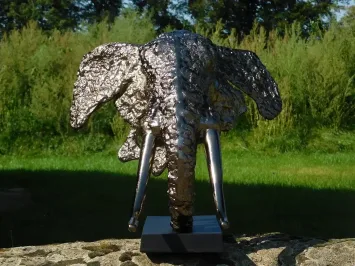 Tête d'éléphant – 48 cm – sculpture en aluminium sur socle en bois