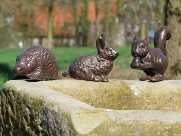 Set mit schönen Tierskulpturen aus Gusseisen: Schnecke, Kaninchen, Igel und Eichhörnchen