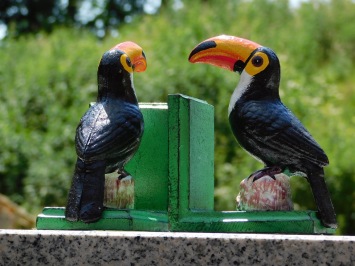Serre-livres toucan – fonte – lot de 2 – en couleur