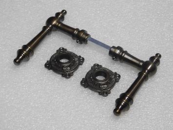 Türgriffset Montreux mit Rosetten – patiniertes Messing