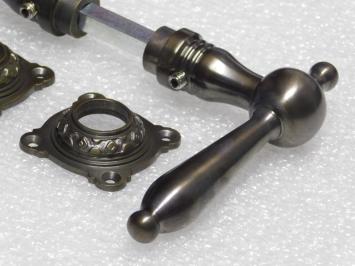 Türgriffe „Revo“ mit Rosetten – Set aus patiniertem Messing